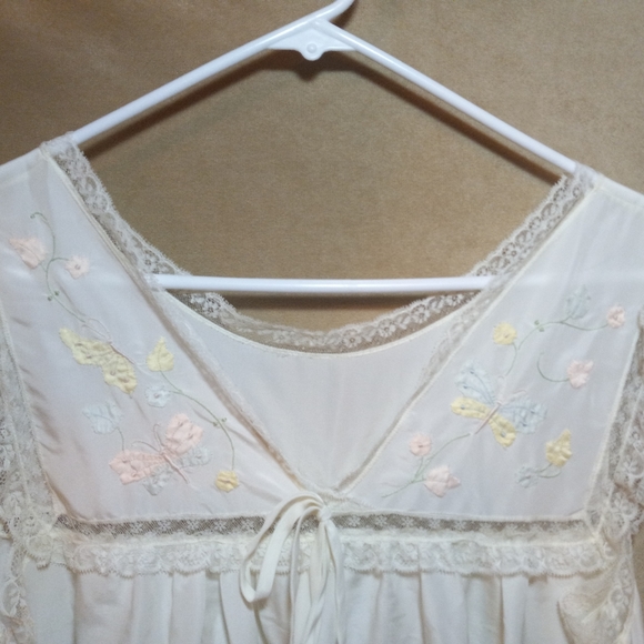 VINTAGE Nightgown Size Med - Picture 3 of 5